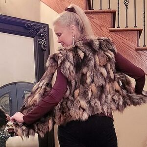 Super Cute and Ultra Fluffy Genuine Fox Fur Vest NWT
